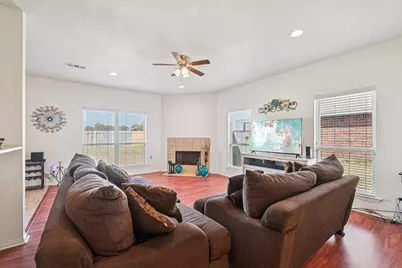 801 Cascade Drive, Glenn Heights, TX 75154 - Photo 6