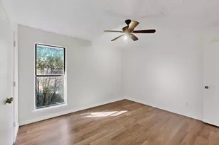 6328 Meadowglen Dr, Arlington, TX 76018 - Photo 32