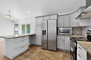 6328 Meadowglen Dr, Arlington, TX 76018 - Photo 12