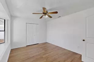 6328 Meadowglen Dr, Arlington, TX 76018 - Photo 34