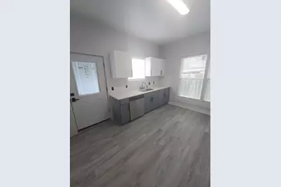 608 E Pecan Street, Taylor, TX 76574 - Photo 14