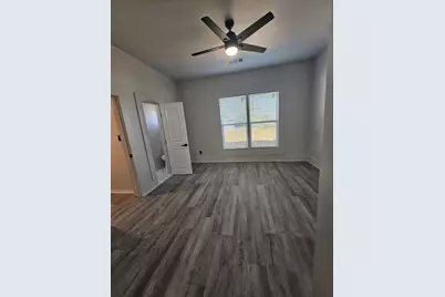 608 E Pecan Street, Taylor, TX 76574 - Photo 22