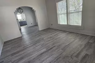 608 E Pecan St, Taylor, TX 76574 - Photo 6