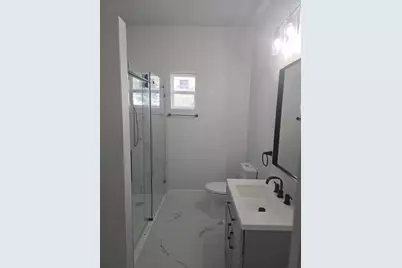 608 E Pecan Street, Taylor, TX 76574 - Photo 10