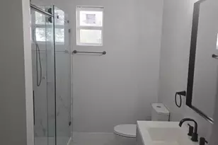 608 E Pecan St, Taylor, TX 76574 - Photo 10