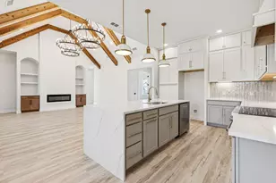 2016 Vanderbilt Dr, Weatherford, TX 76088 - Photo 6