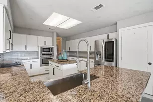 704 Timberview Ct N, Fort Worth, TX 76112 - Photo 18