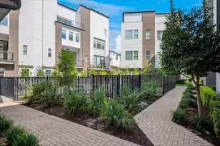 381 E Greenbriar, Dallas, TX 75203 - Photo 20