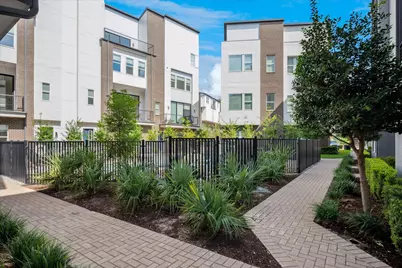 381 E Greenbriar #1402, Dallas, TX 75203 - Photo 22