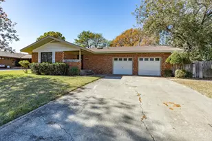 1104 Coffield St, Bowie, TX 76230 - Photo 38