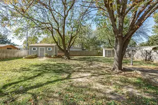1104 Coffield St, Bowie, TX 76230 - Photo 30