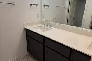 9943 Hennings St, Irving, TX 75063 - Photo 10