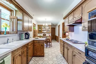 7637 El Pensador Dr, Dallas, TX 75248 - Photo 10