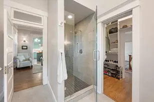 404 E Wall St, Grapevine, TX 76051 - Photo 14