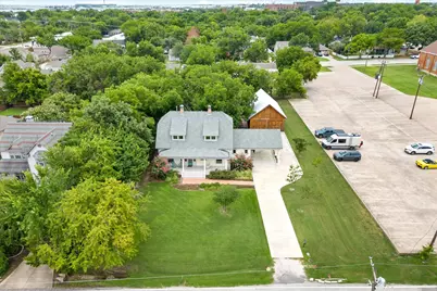 404 E Wall Street, Grapevine, TX 76051 - Photo 2