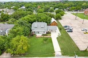 404 E Wall St, Grapevine, TX 76051 - Photo 2