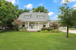 404 E Wall St, Grapevine, TX 76051 - Photo 4