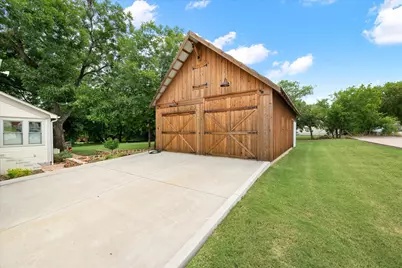 404 E Wall Street, Grapevine, TX 76051 - Photo 38