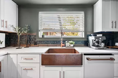 216 W Willingham Street, Cleburne, TX 76033 - Photo 10