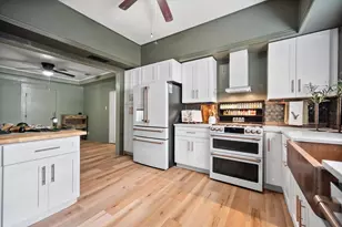 216 W Willingham St, Cleburne, TX 76033 - Photo 8