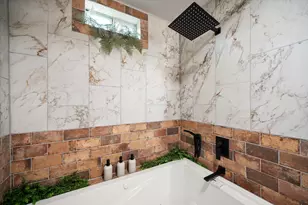 216 W Willingham St, Cleburne, TX 76033 - Photo 24