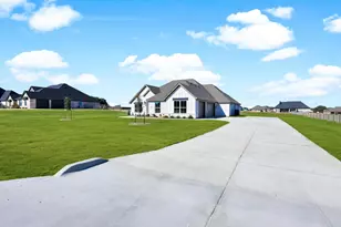1061 Uplift Dr, Weatherford, TX 76087 - Photo 2