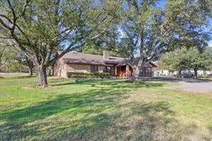 208 S Hedwig St, Riesel, TX 76682 - Photo 2