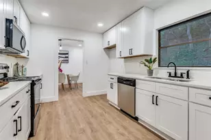 5204 Blue Valley Ct, Fort Worth, TX 76112 - Photo 6