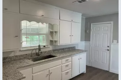 330 W Morgan Street, Denison, TX 75020 - Photo 8
