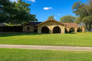 500 S Washington St, Pilot Point, TX 76258 - Photo 2