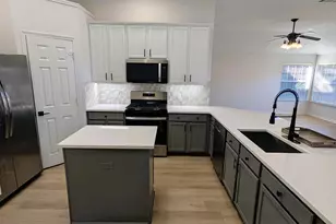 10900 Robincreek Ln, Frisco, TX 75035 - Photo 4