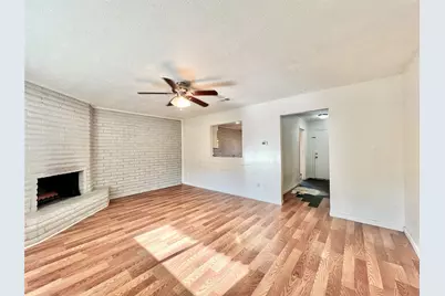 19 W Mountain Creek Drive, Grand Prairie, TX 75052 - Photo 2