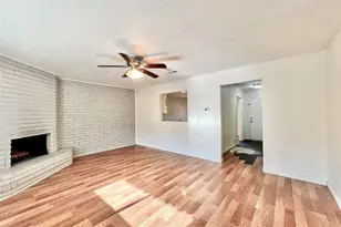 19 W Mountain Creek Dr, Grand Prairie, TX 75052 - Photo 2