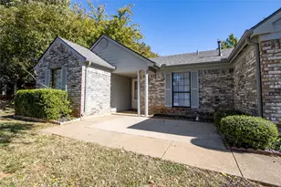 2701 Fountainview Dr, Corinth, TX 76210 - Photo 2