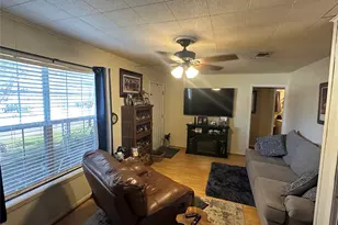 309 Elm St, Whitesboro, TX 76273 - Photo 10
