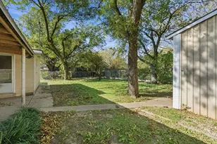 208 W 1st St, Weatherford, TX 76086 - Photo 22