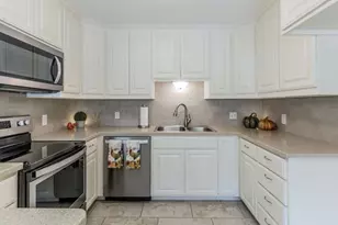 832 Chateau Valee Cir, Bedford, TX 76022 - Photo 4