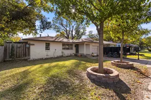 804 Melrose St, Garland, TX 75040 - Photo 2