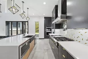 2303 Timber Creek Ct, Cedar Hill, TX 75104 - Photo 2