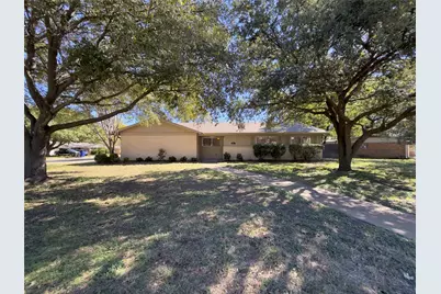 1831 Mountainview Drive, Waco, TX 76710 - Photo 2