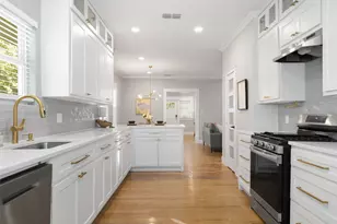 813 Elsbeth St, Dallas, TX 75208 - Photo 8