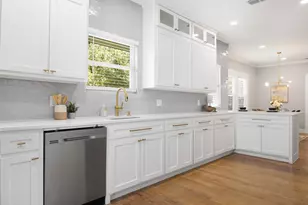 813 Elsbeth St, Dallas, TX 75208 - Photo 1