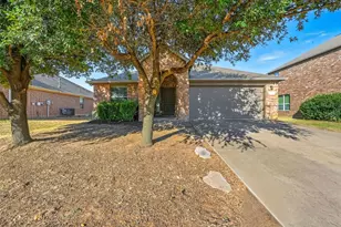 640 Swift Current Dr, Crowley, TX 76036 - Photo 2