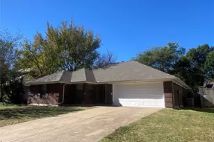 822 Collins Blvd, Cedar Hill, TX 75104 - Photo 2