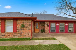 1010 Bolivar St, Sanger, TX 76266 - Photo 2