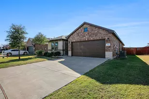 1210 Tiburon Trail, Cleburne, TX 76033 - Photo 2