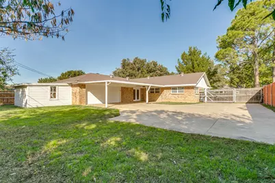 425 W Pleasantview Drive, Hurst, TX 76054 - Photo 4