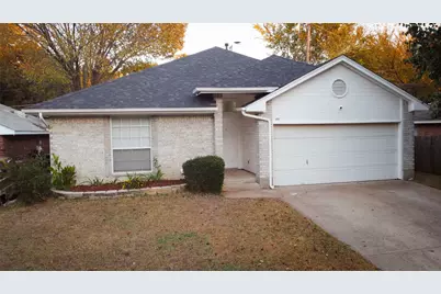 5811 Sterling Green Trail, Arlington, TX 76017 - Photo 2
