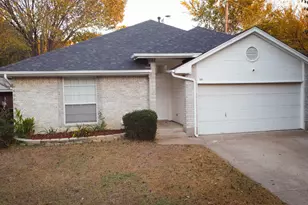 5811 Sterling Green Trail, Arlington, TX 76017 - Photo 2