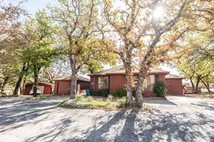 121 Fairway Dr, Nocona, TX 76255 - Photo 2